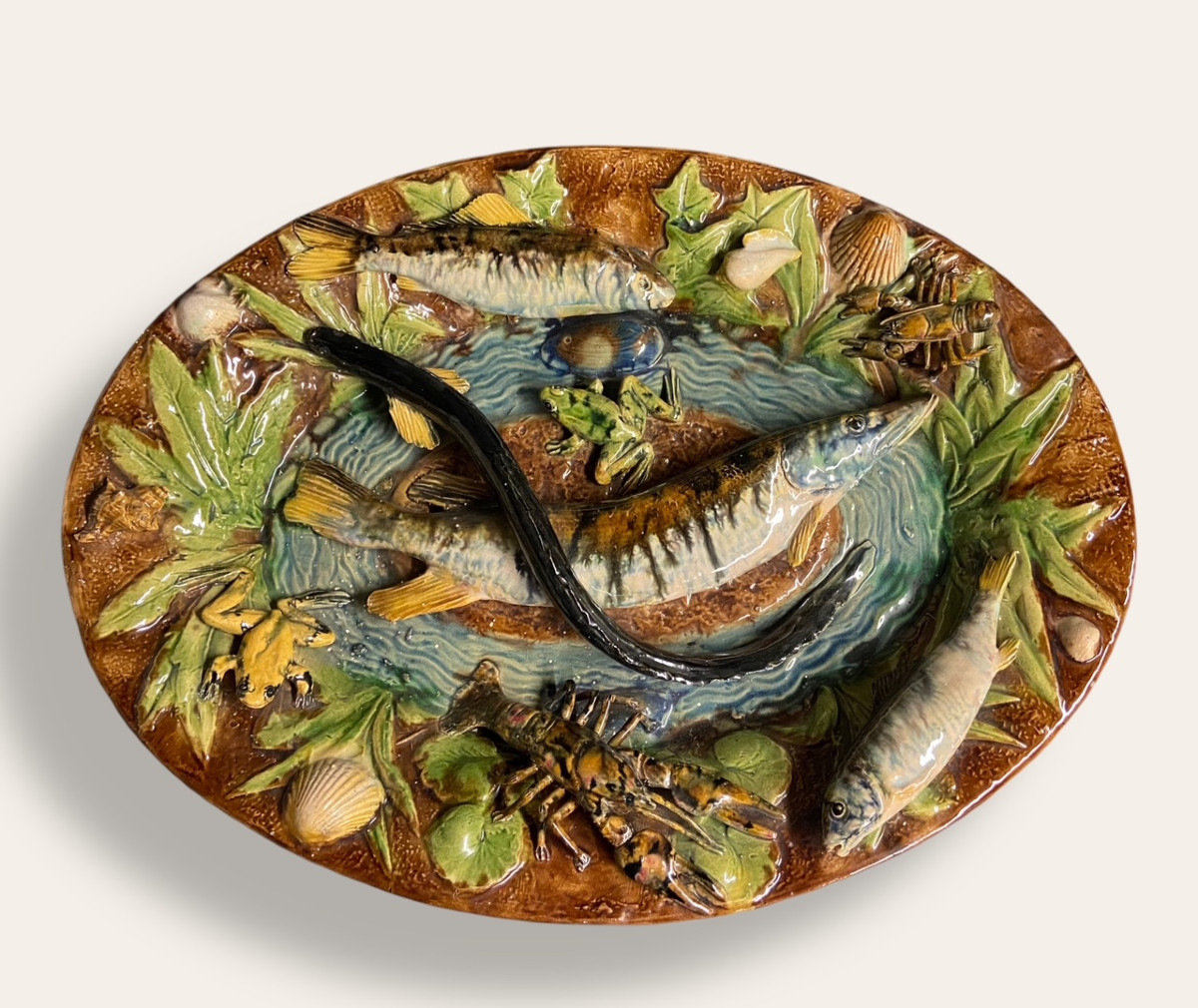 Grand plat barbotine François Goras, Angoulême, suiveur Palissy. Figuline, Ecole de Tours