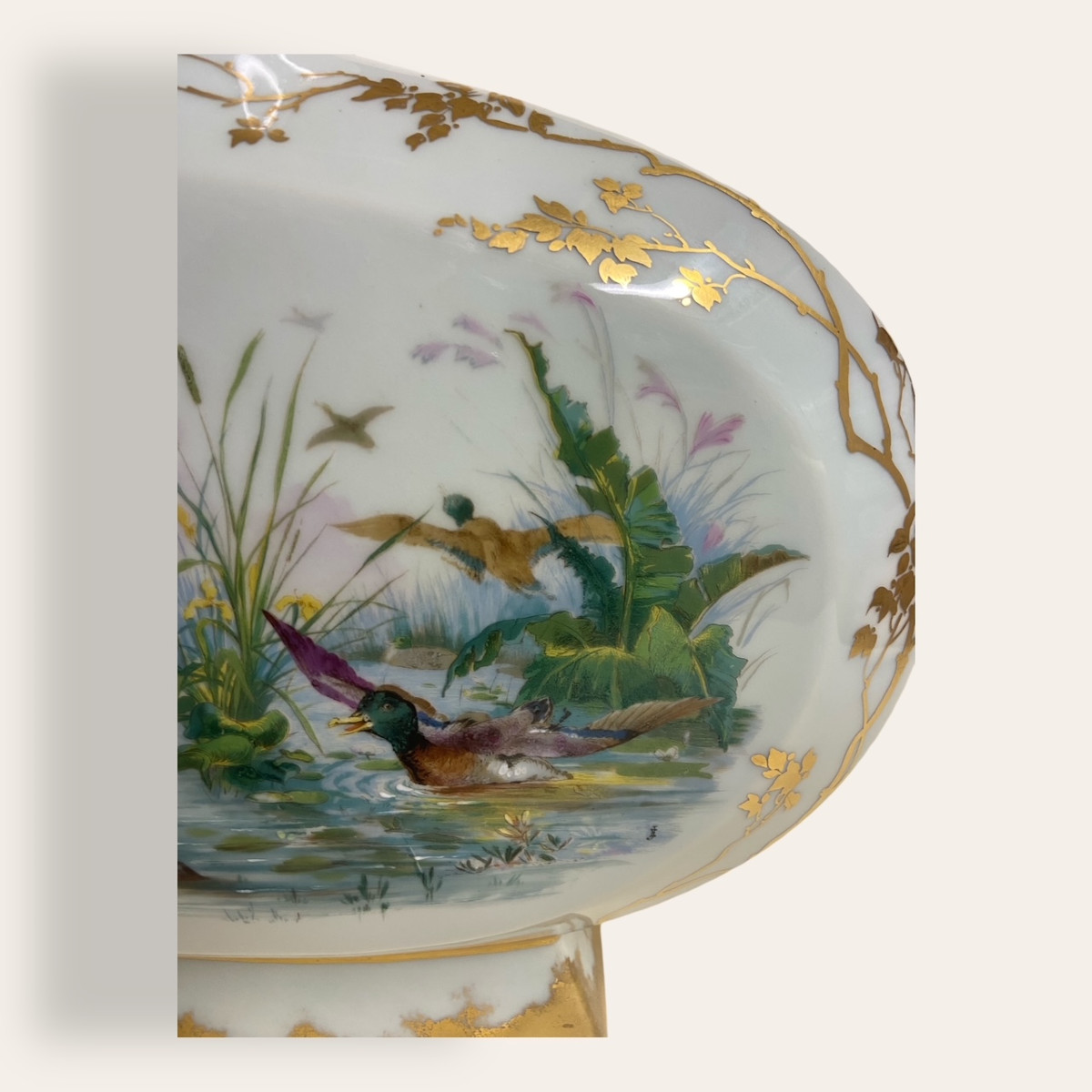 Vase Haviland en porcelaine. Elégante forme chinoise. Décor de canards, bécasses-photo-1
