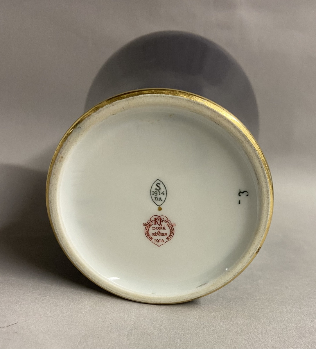Sèvres, grand vase bleu de four et dorure daté 1914. Manufacture Nationale de Sèvres-photo-6