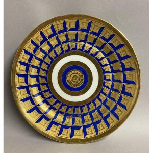 Rare assiette la coupole du Panthéon à Rome. Porcelaine de Paris ? Décor doré