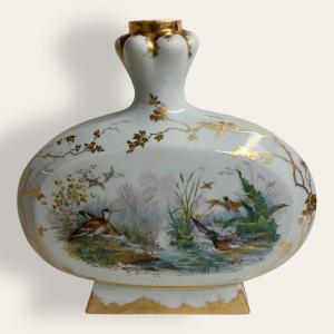 Vase Haviland en porcelaine. Elégante forme chinoise. Décor de canards, bécasses