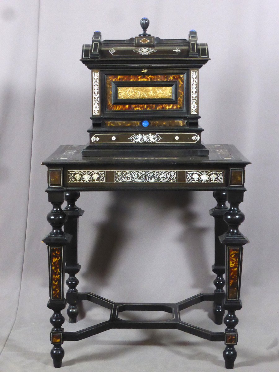 Important Jewelry Chest On Its Table XIX