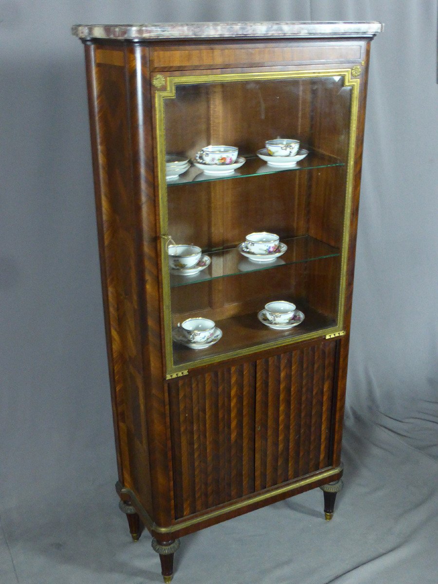 Showcase Louis XVI Style
