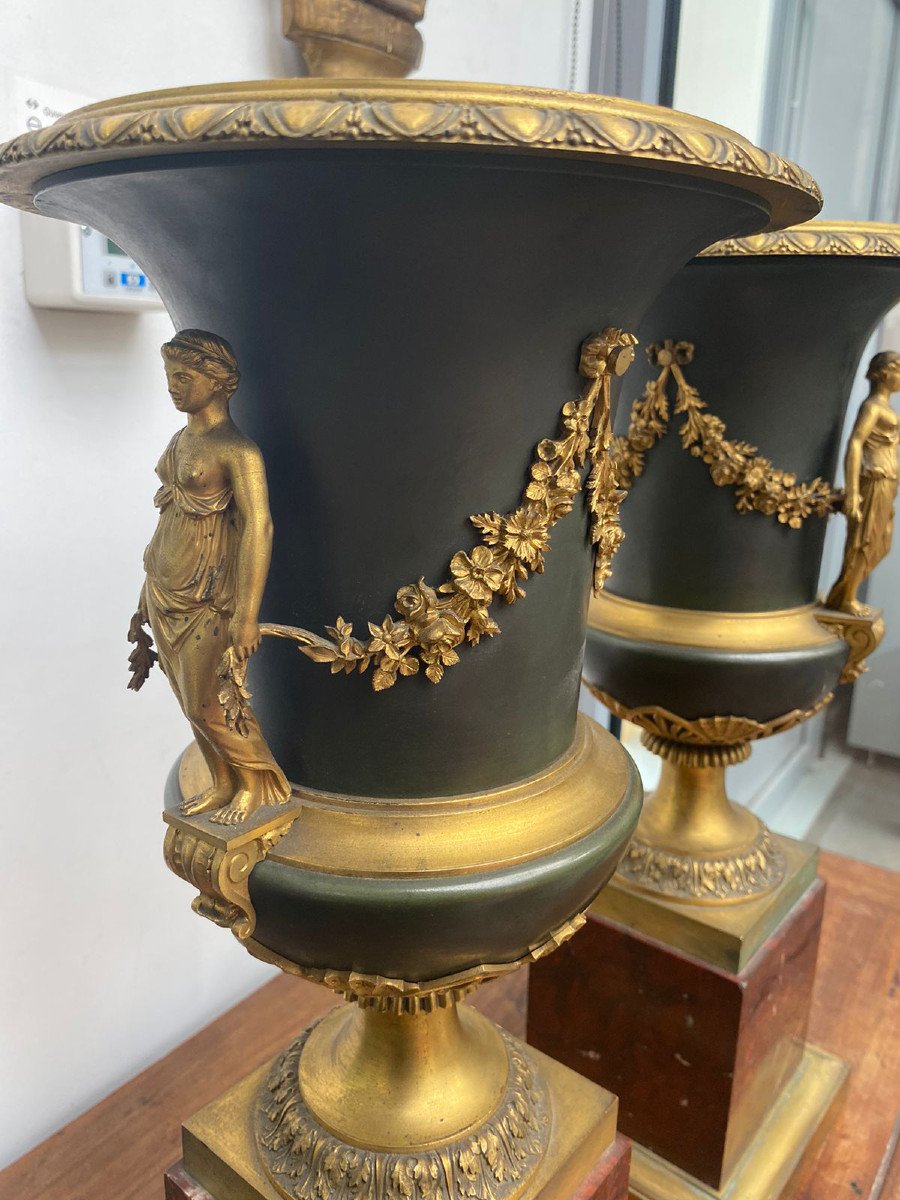 Pair Of 19th Century Medici Vases -photo-2