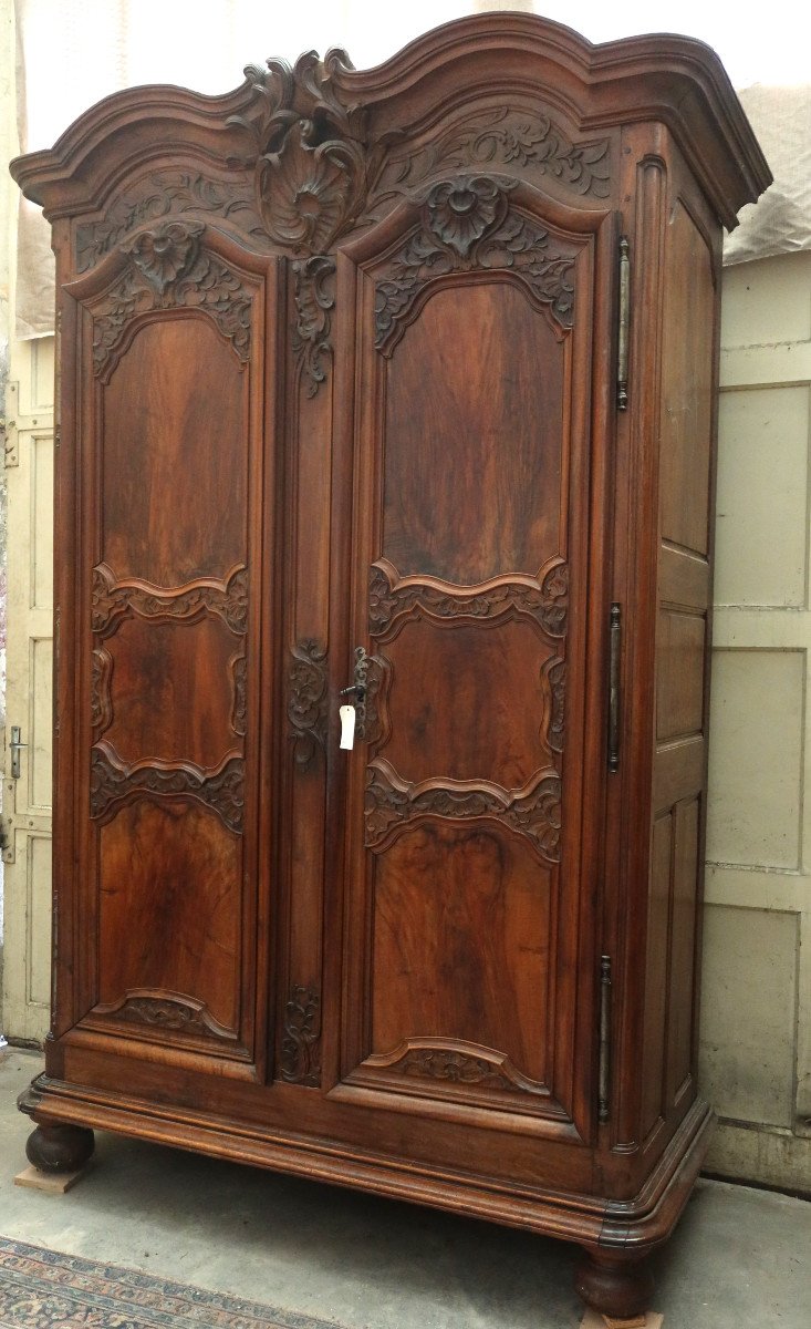 18th Century Lyonnaise Walnut Cabinet-photo-2