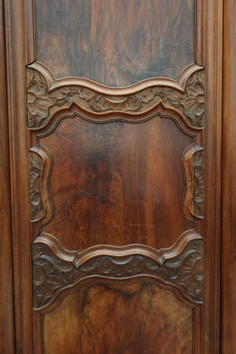 18th Century Lyonnaise Walnut Cabinet-photo-4