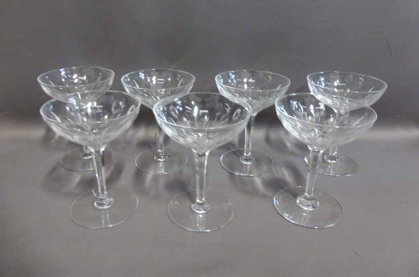 Service De 50 Verres Et 6 Carafes En Cristal-photo-1