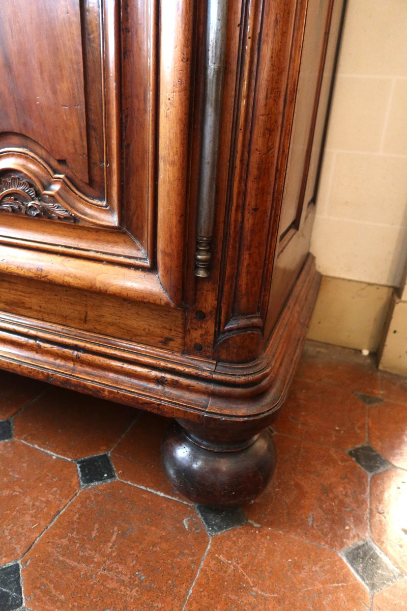 18th Century Lyonnaise Walnut Armoire-photo-3
