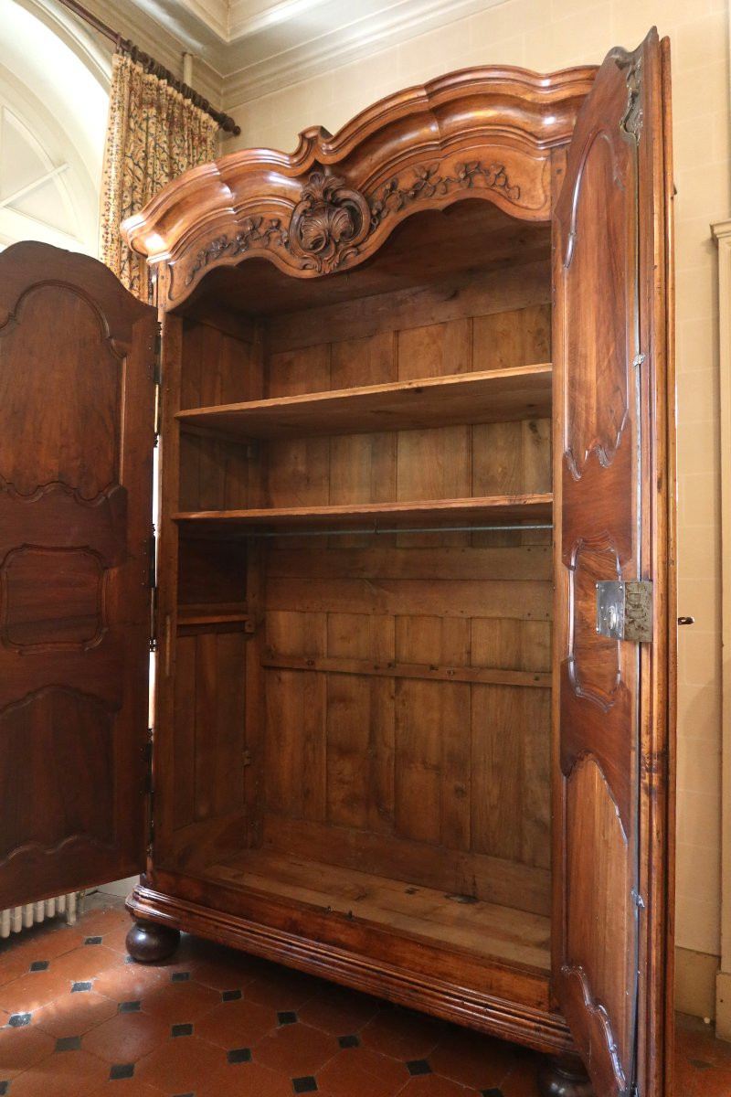18th Century Lyonnaise Walnut Armoire-photo-4