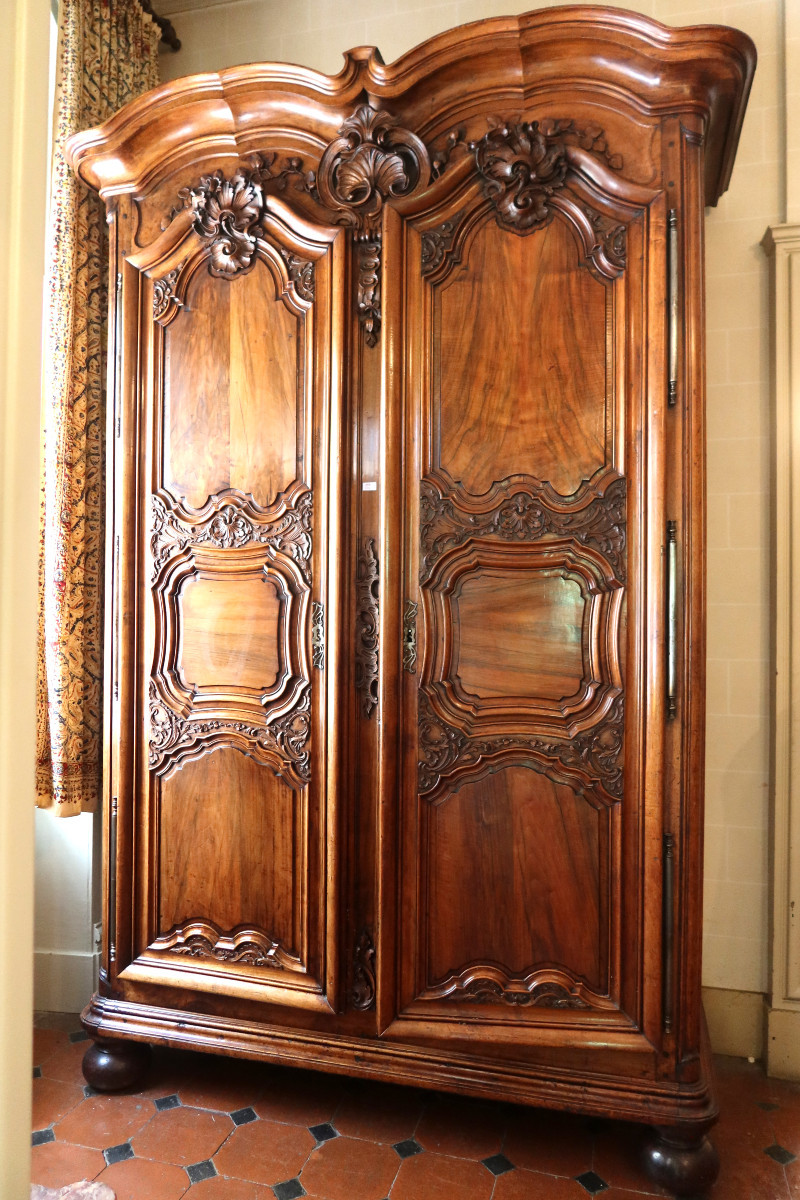 18th Century Lyonnaise Walnut Armoire-photo-8