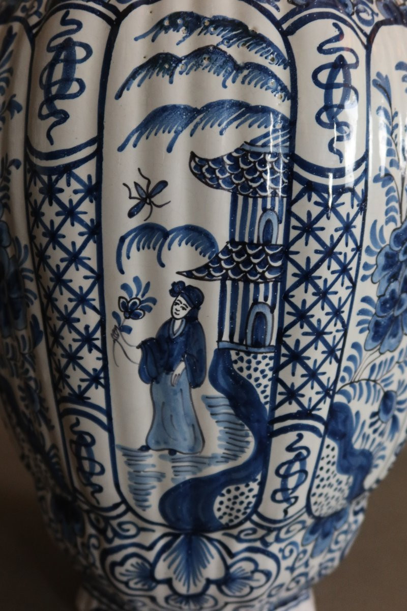 Paire de grandes potiches dans le style de Delft-photo-4