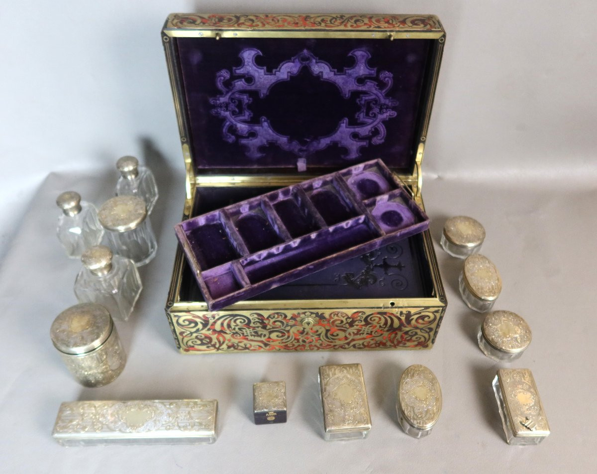 Coffret Boulle et accessoires de toilette en argent massif.-photo-6