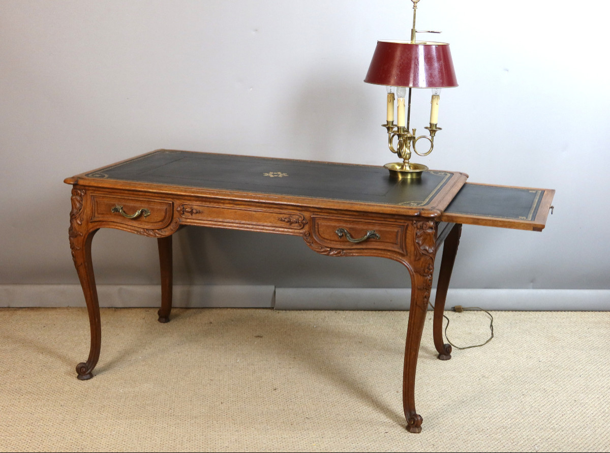 Bureau en chêne sculpté