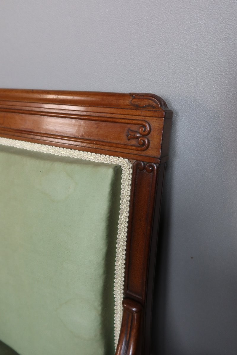 Restoration Period Living Room With Six Seats-photo-4