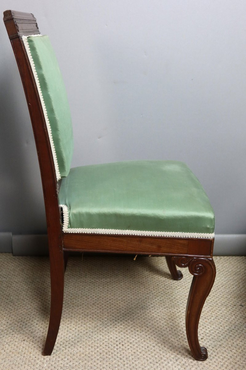 Restoration Period Living Room With Six Seats-photo-8