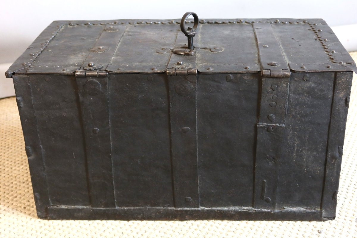 17th-century Nüremberg Chest-photo-2