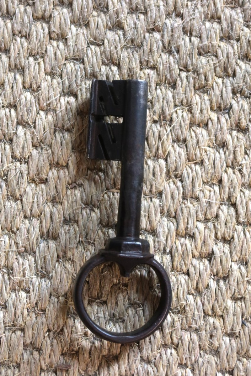 17th-century Nüremberg Chest-photo-4