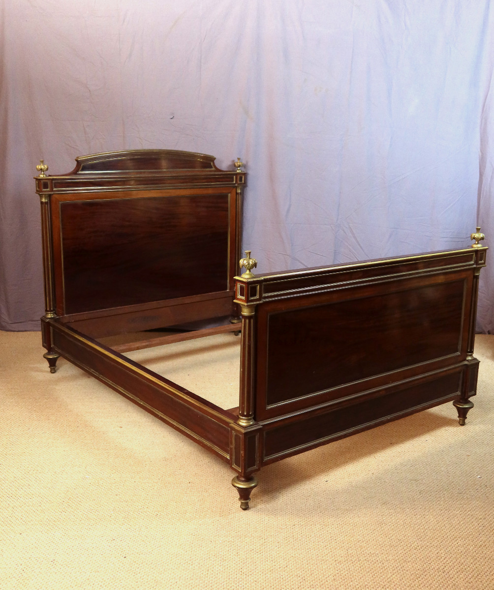 Lit en acajou Louis XVI époque XIXème siècle.