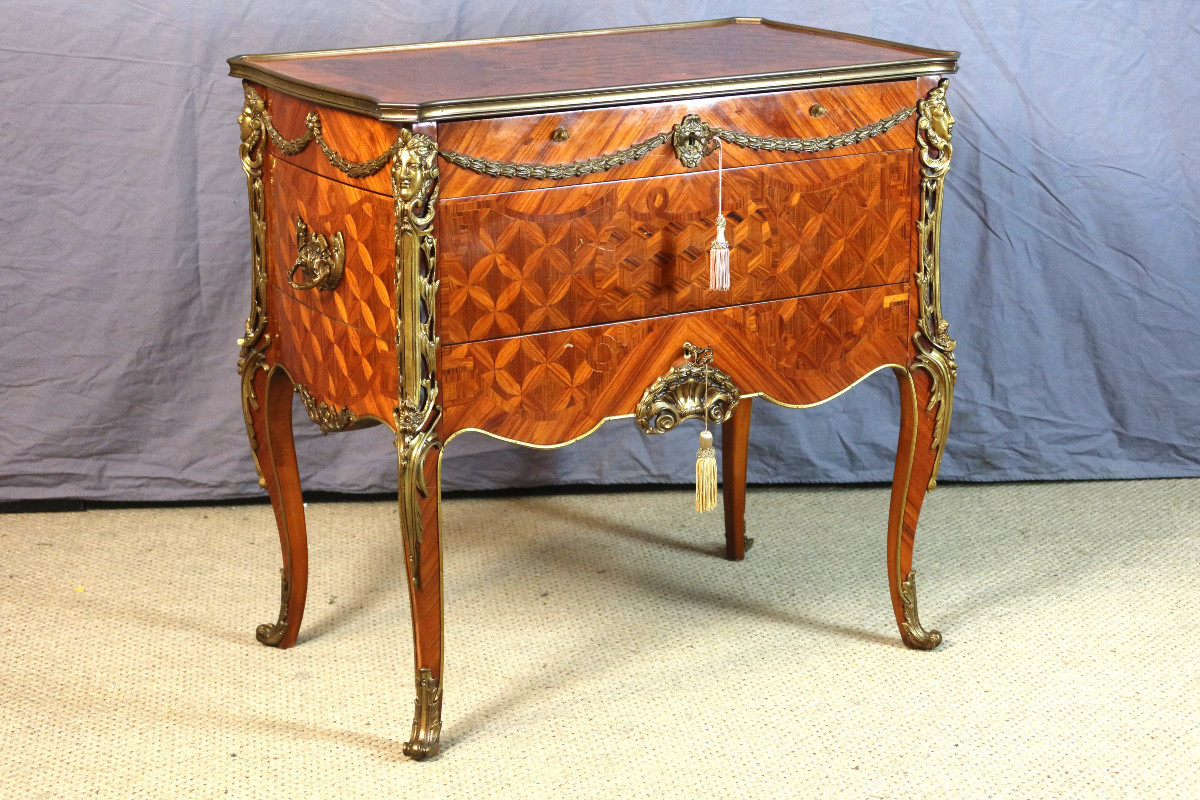 Commode à combinaison formant coiffeuse d'après un modèle de Jean-François Leleu 