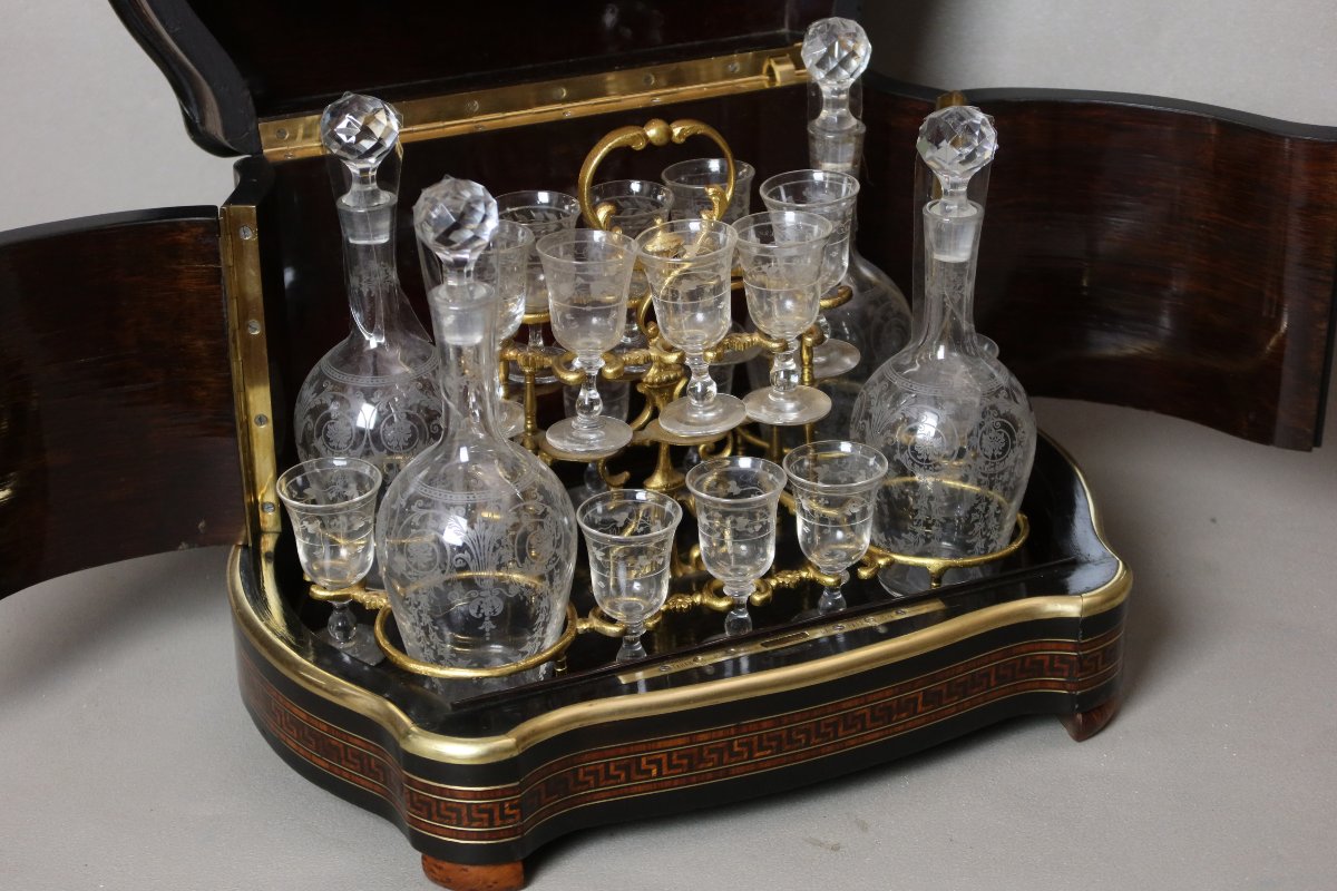 Tahan Liquor Cabinet In Paris-photo-1