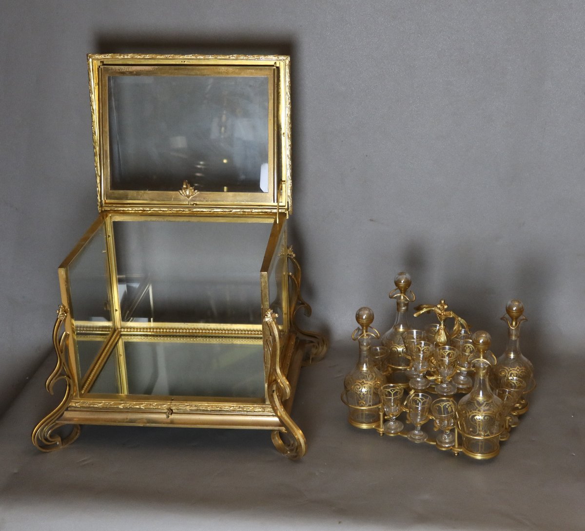 19th-century Gilded Bronze Liquor Cabinet-photo-2