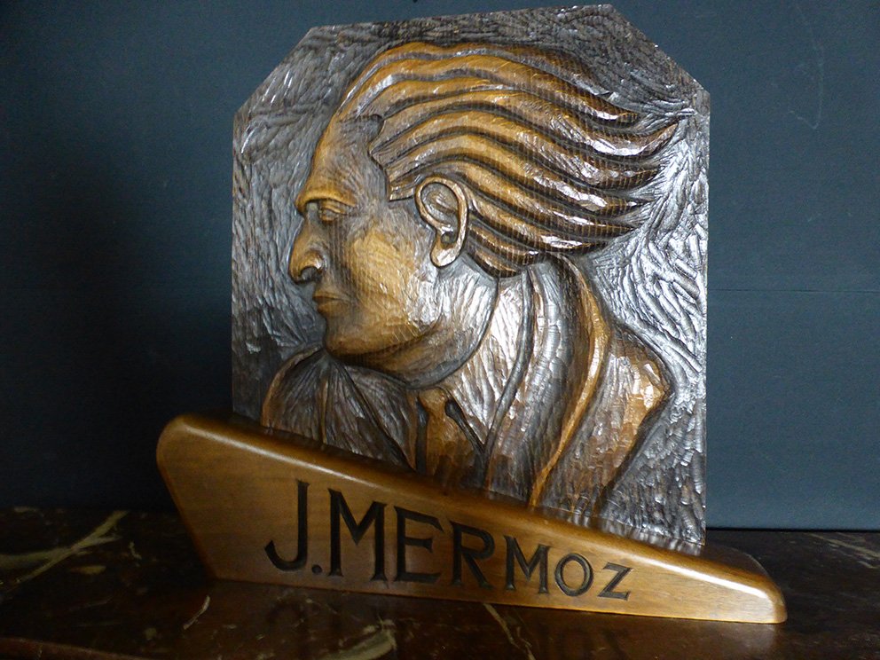 Panneau Sculpté à l'Effigie De Mermoz-photo-2