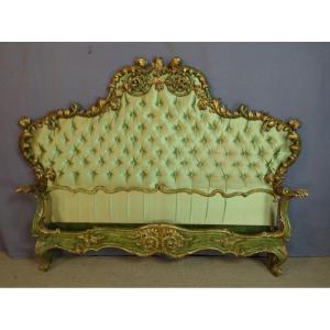 Lit rocaille en bois doré