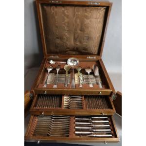 Ménagère en métal argenté dans son coffret