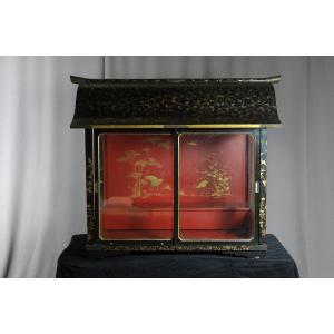 Showcase In Japanese Lacquer XIX