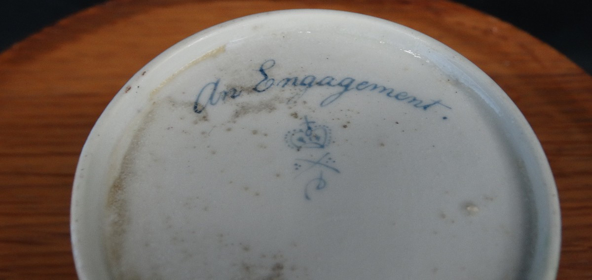 18th Century English Porcelain Cup And Saucer Decorated With Boats And Figures-photo-1