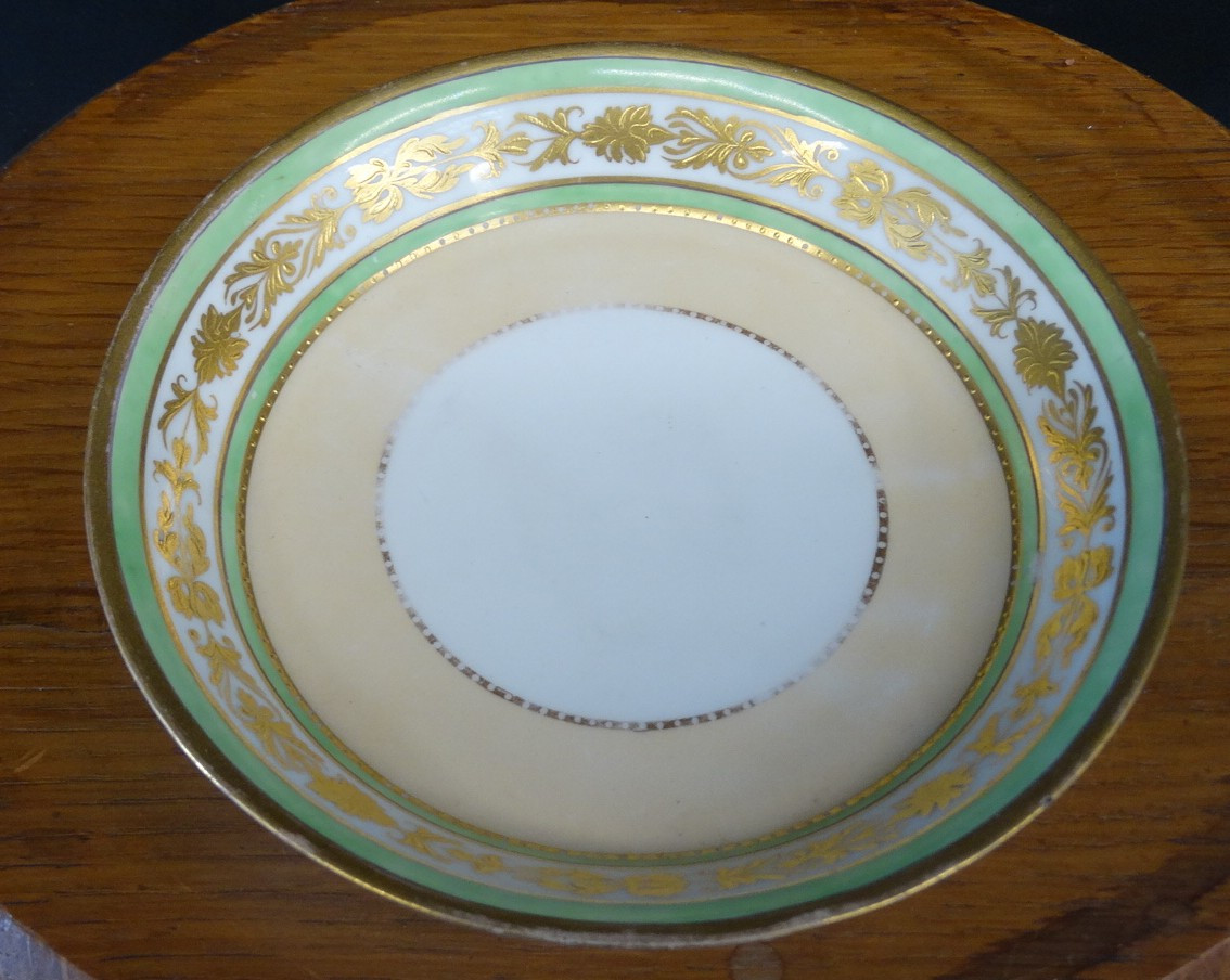 18th Century English Porcelain Cup And Saucer Decorated With Boats And Figures-photo-2