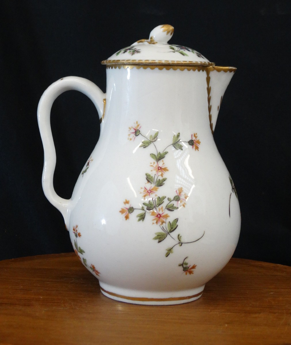 Verseuse couverte porcelaine Allemande 18ème