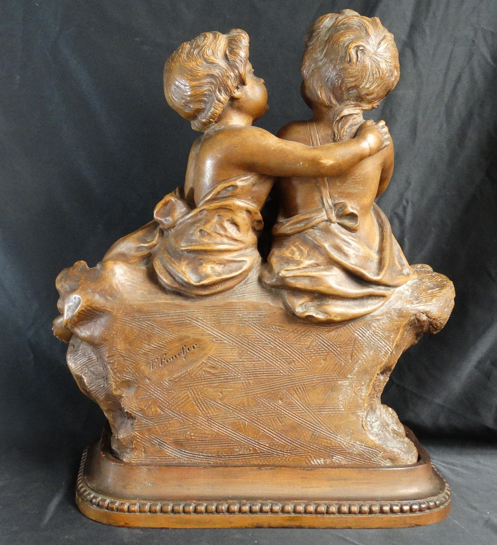 " Enfants au bouquet" terre-cuite   signée Foucher -photo-1