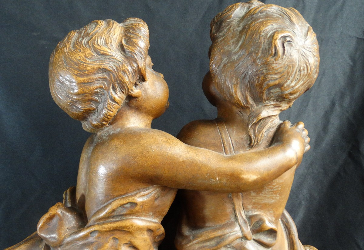 " Enfants au bouquet" terre-cuite   signée Foucher -photo-3