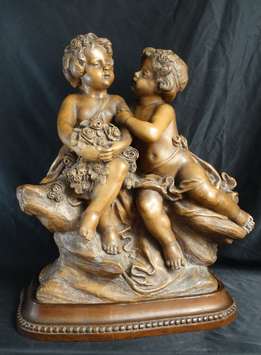 " Enfants au bouquet" terre-cuite   signée Foucher 