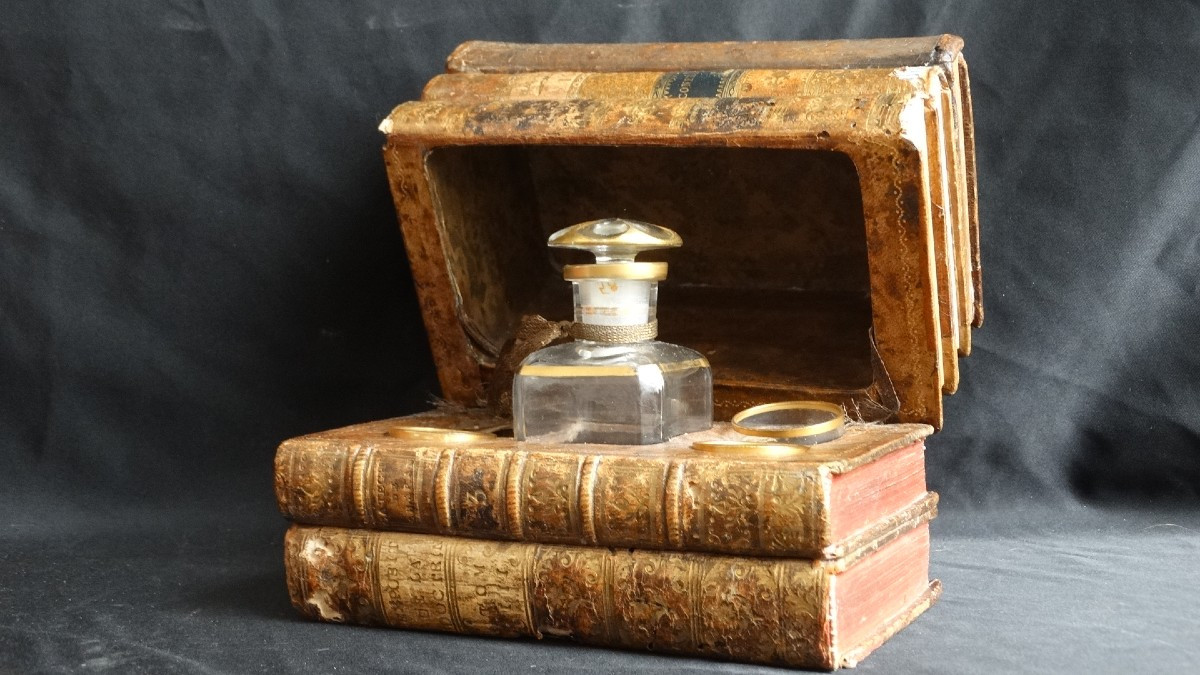 Napoleon 3 Liqueur Cellar In False Bound Books