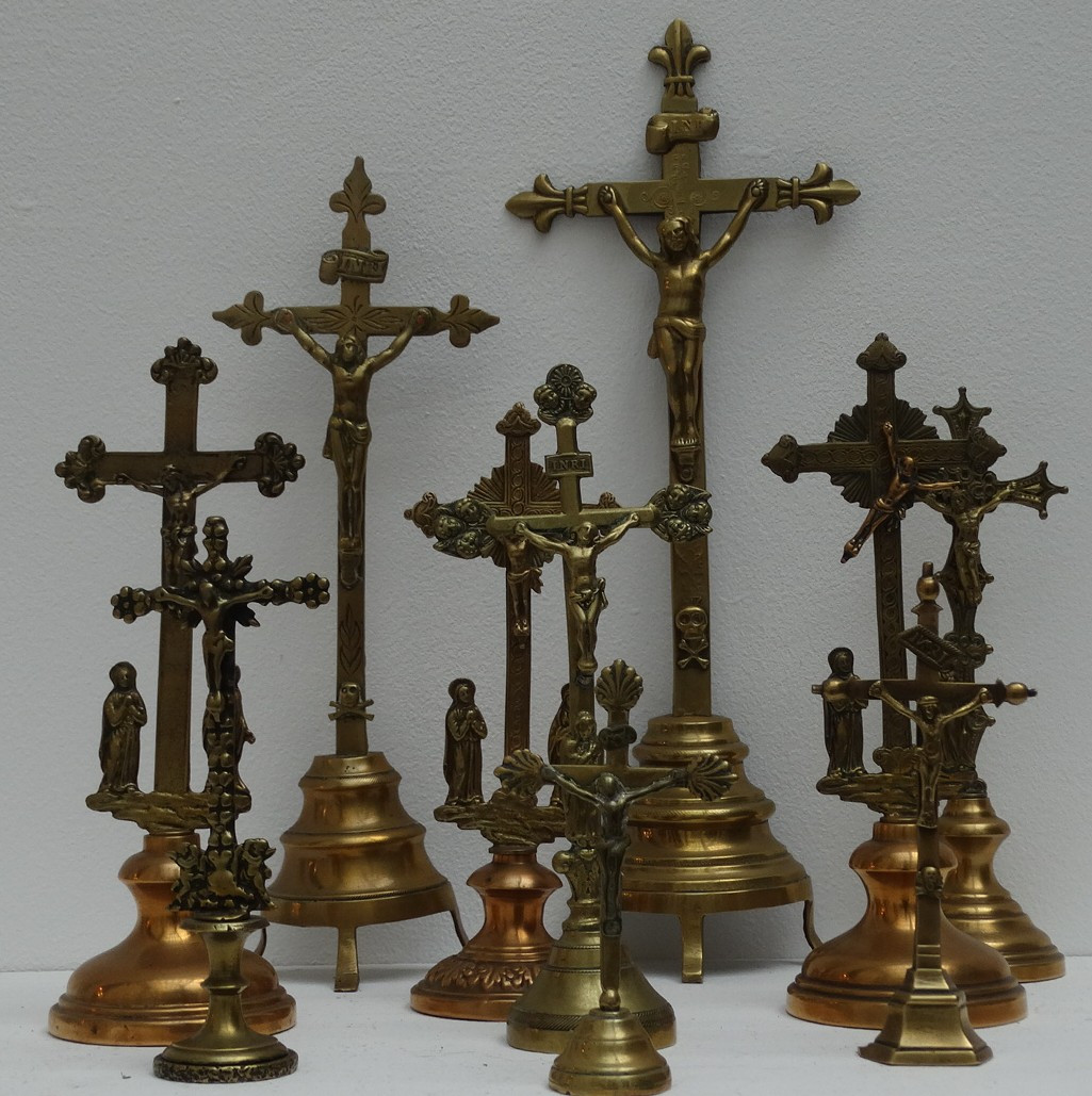 10 crucifix en bronze et laiton 19ème