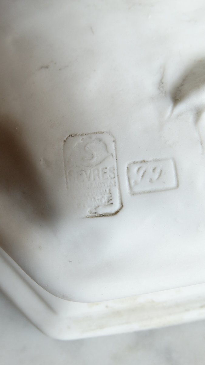 "Flore accroupie" porcelaine de Sèvres par Jean-Baptiste Carpeaux-photo-2