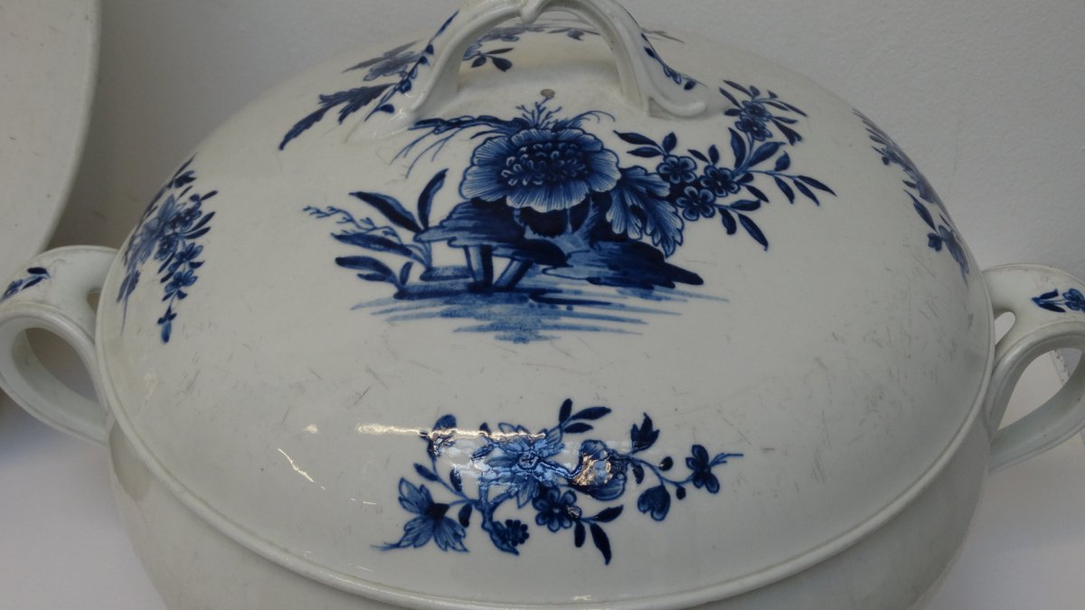 Soup Tureen And Its Dish In 18th Century Tournai Porcelain-photo-3