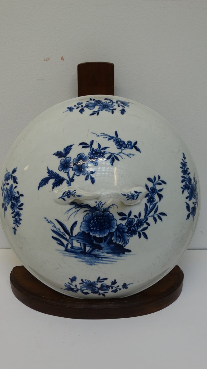 Soup Tureen And Its Dish In 18th Century Tournai Porcelain-photo-2