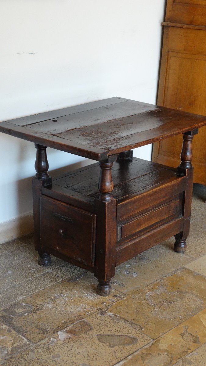 17th Century Walnut Monk's Table-photo-1