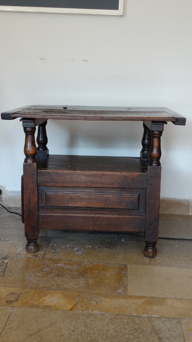 17th Century Walnut Monk's Table-photo-2