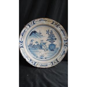 18th Century Earthenware Dish Decorated With An Oriental Character