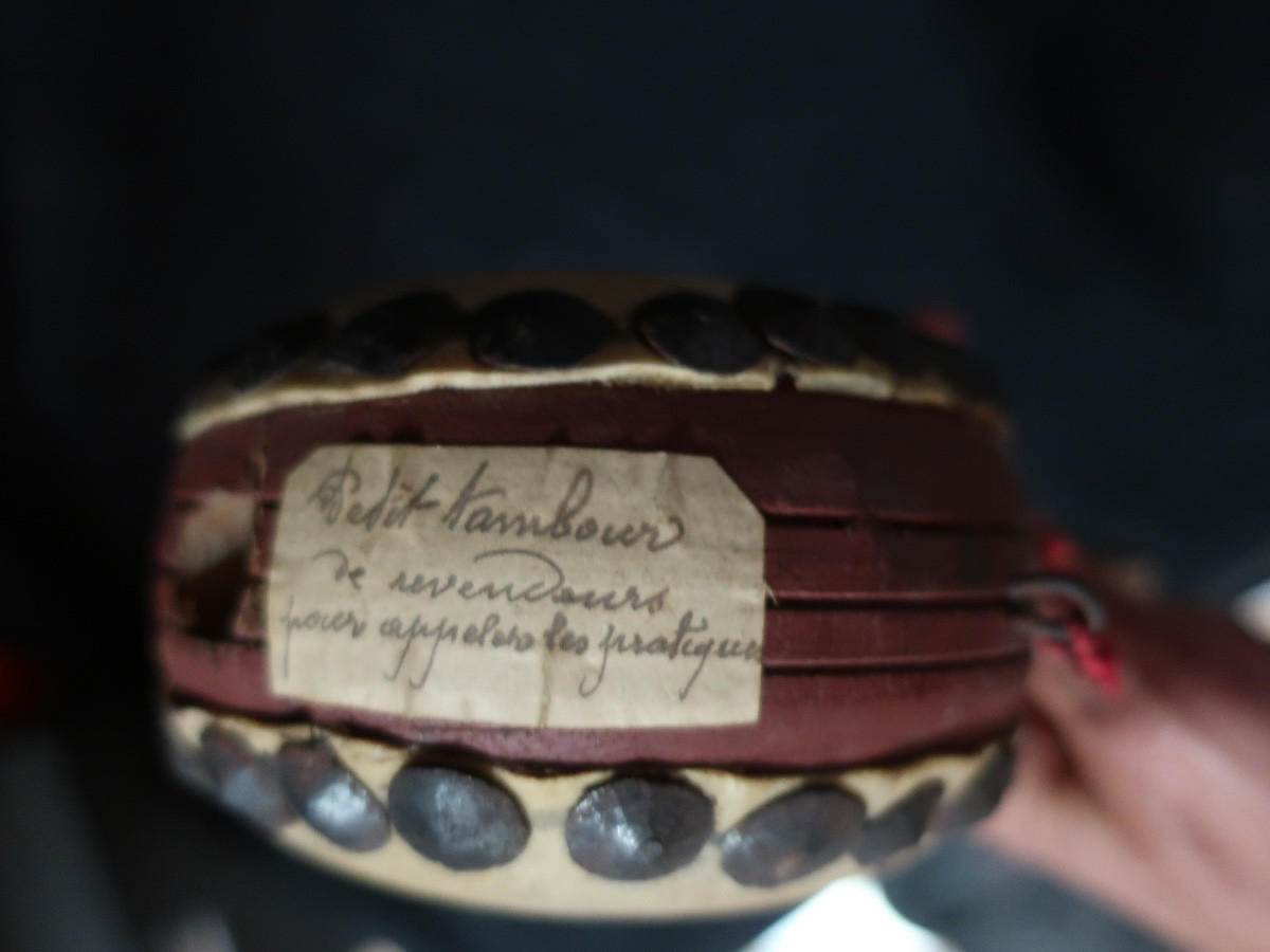 Instrument de musique. Tambourin Damru  japonais fin XIX éme siècle. -photo-1