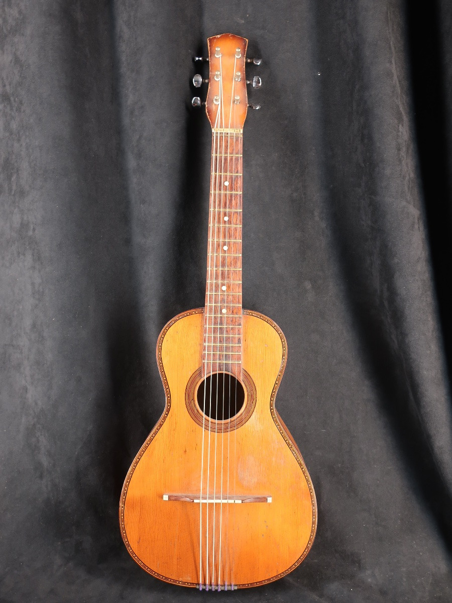 Guitare ancienne de petite taille. Instrument de musique-photo-2