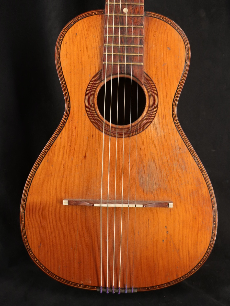 Guitare ancienne de petite taille. Instrument de musique-photo-1