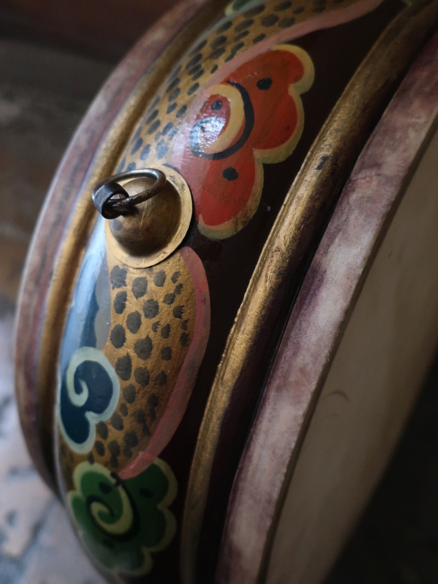 Tambour tibétain polychrome début XXème. Instrument de musique.