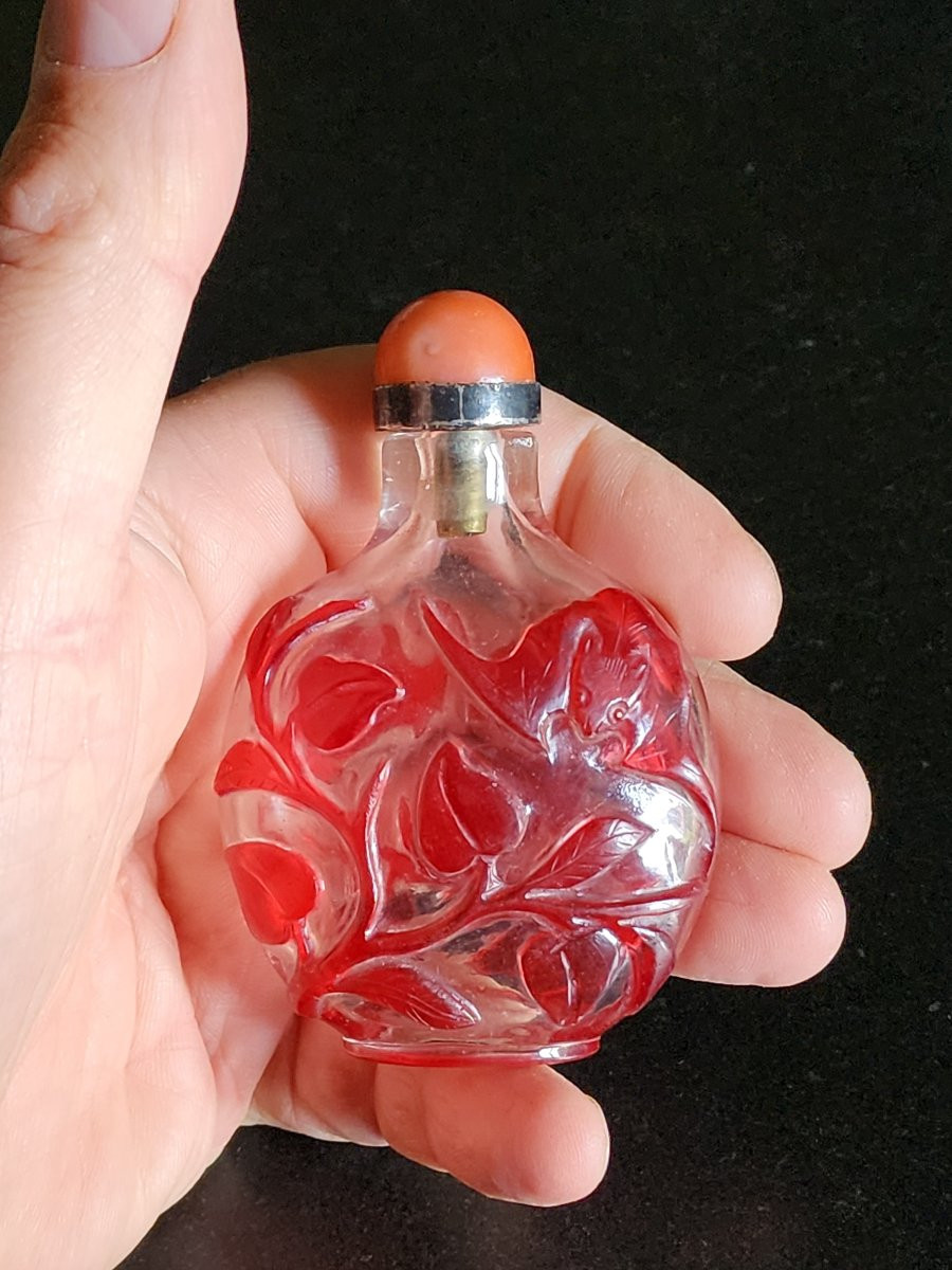 19th Century Chinese Snuff Bottle With Bats And Ruby Red Overlay Glass -photo-3