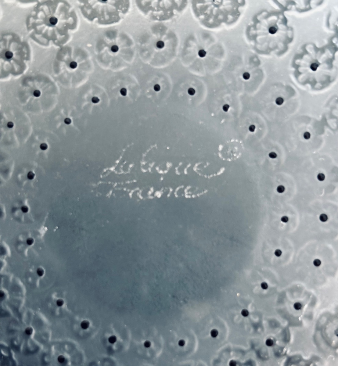 LALIQUE – Coupe « Nemours » en cristal satiné et émaillé noir – Signée-photo-4