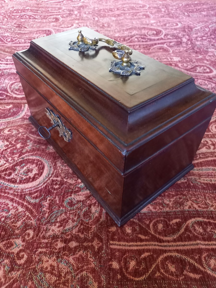 England Circa 1800: Tea Caddy -photo-2